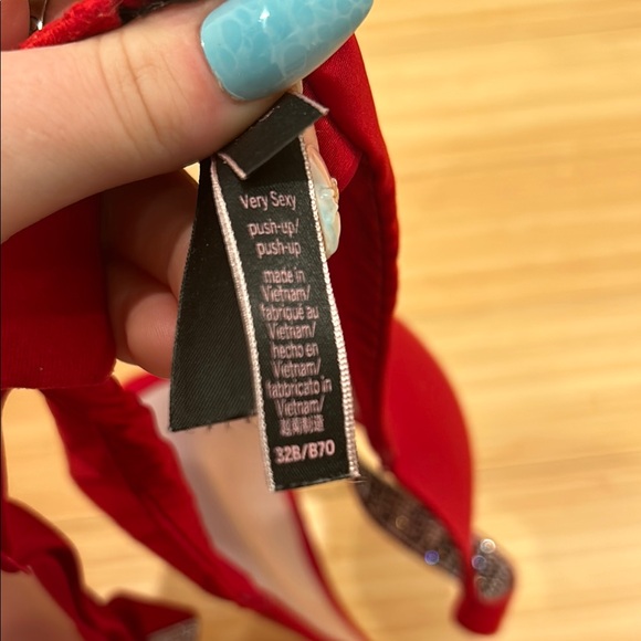 Red Bra VS with Sparkle Straps - Picture 3 of 3